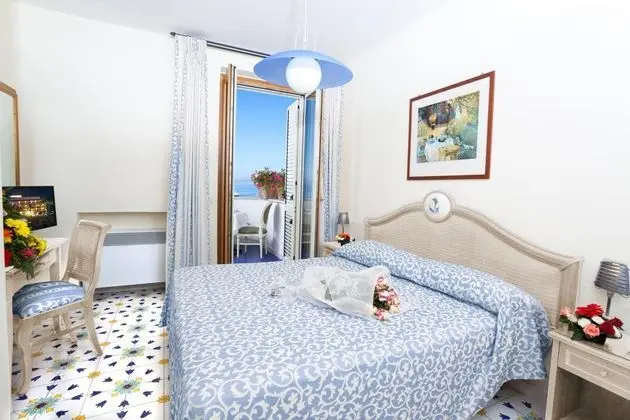 1 Çift Kişilik Veya 2 Tek Kişilik Yatak Sea View