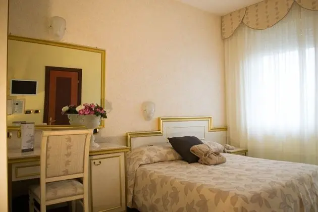 Büyük Yataklı Tek Kişilik Oda (Free spa access)