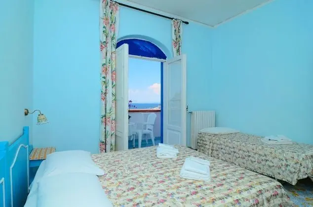 Economy Üç Kişilik Oda (Beach Access)