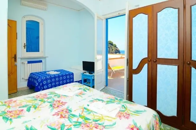 Economy Üç Kişilik Oda (Beach Access)
