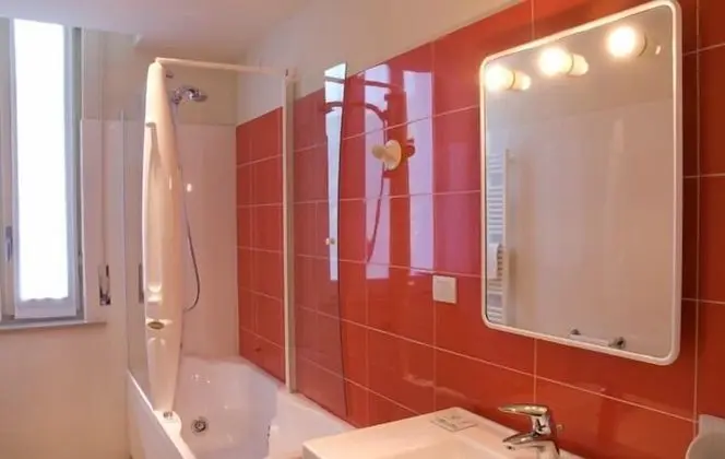 Basic Tek Büyük veya İki Ayrı Yataklı Oda