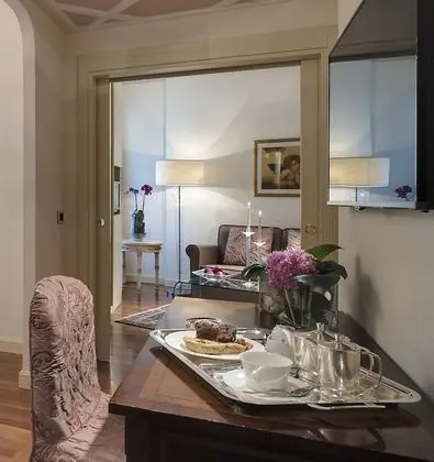 Superior Tek Büyük Yataklı Oda, Balkon, Bahçe Manzaralı