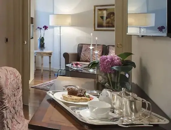 Superior Tek Büyük Yataklı Oda, Balkon, Bahçe Manzaralı