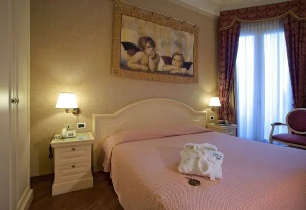 Comfort Tek Büyük Yataklı Oda