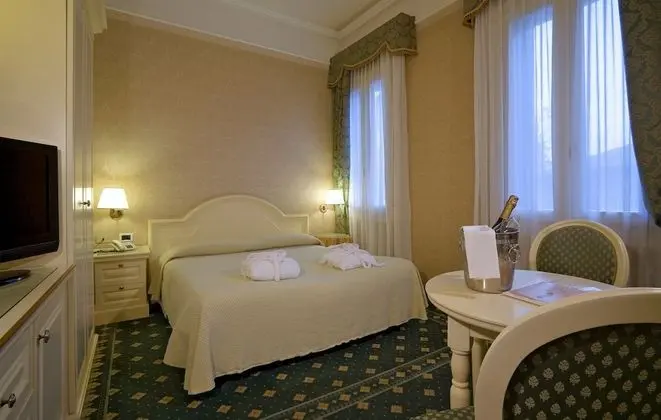 Comfort Tek Büyük Yataklı Oda