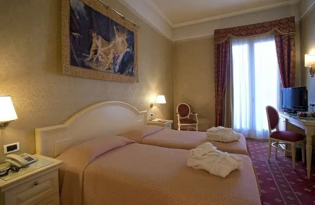 Comfort Tek Büyük Yataklı Oda