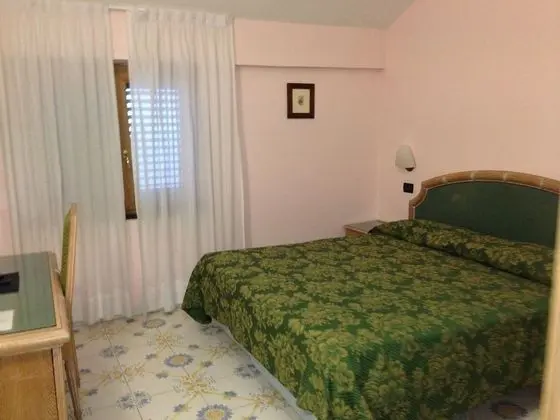 Standard Tek Büyük veya İki Ayrı Yataklı Oda