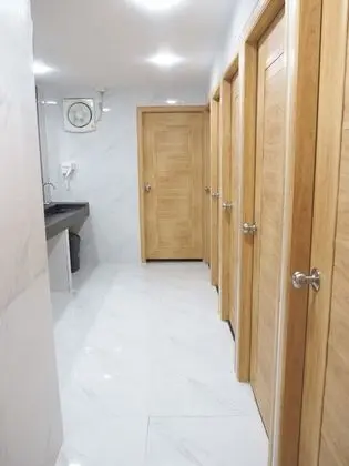 14-Bed Mixed Dormitory