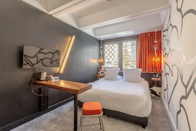 Classic Oda, 1 Büyük (Queen) Boy Yatak (Forum)