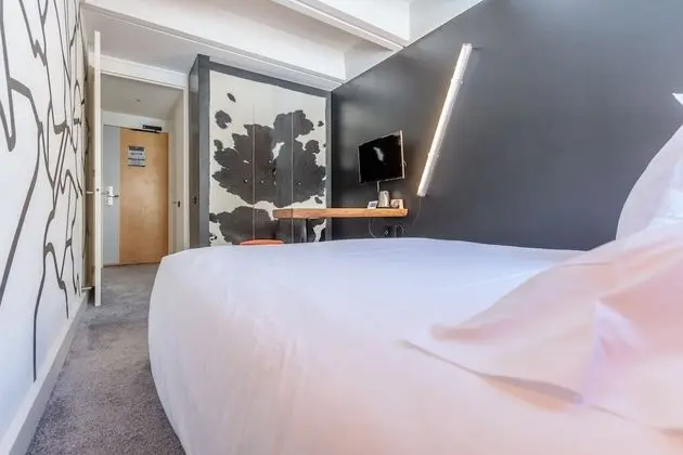 Classic Oda, 1 Büyük (Queen) Boy Yatak (Forum)