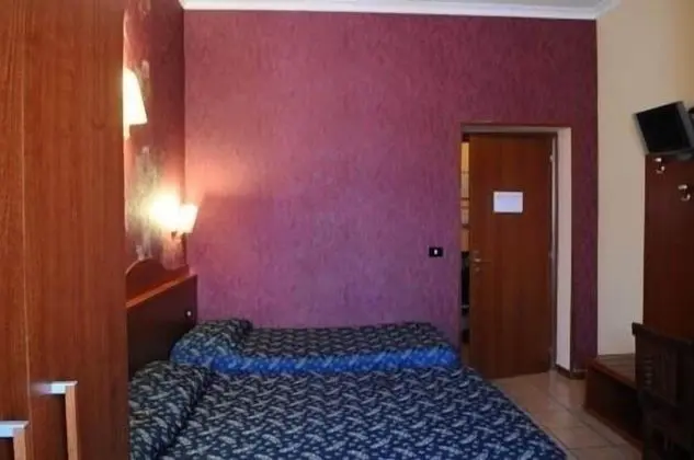 Üç Kişilik Oda