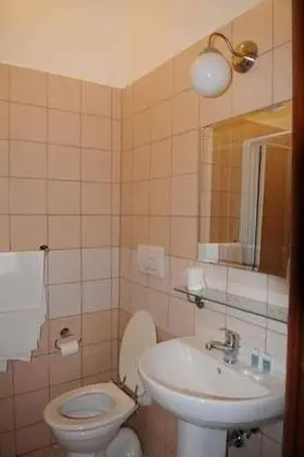 Üç Kişilik Oda