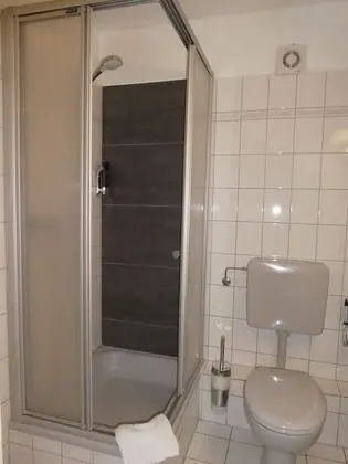 Üç Kişilik Oda