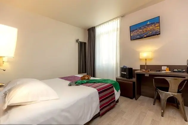 Comfort Tek Büyük Yataklı Oda