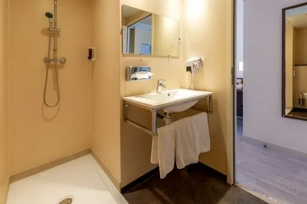 Comfort Tek Büyük Yataklı Oda