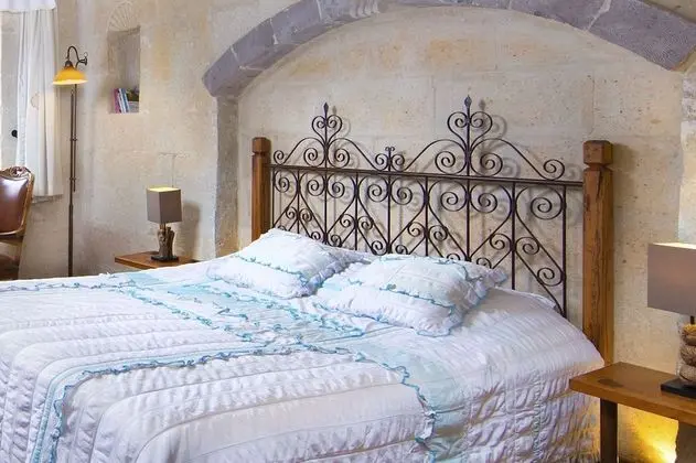 Double Stone Room