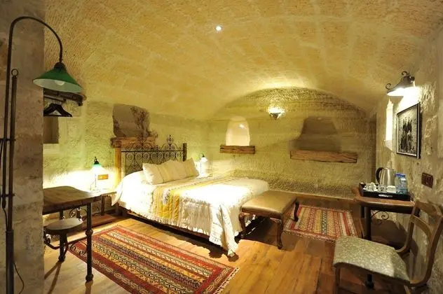 Junior Cave Suite