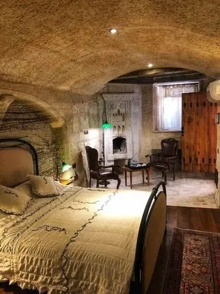 Junior Cave Suite