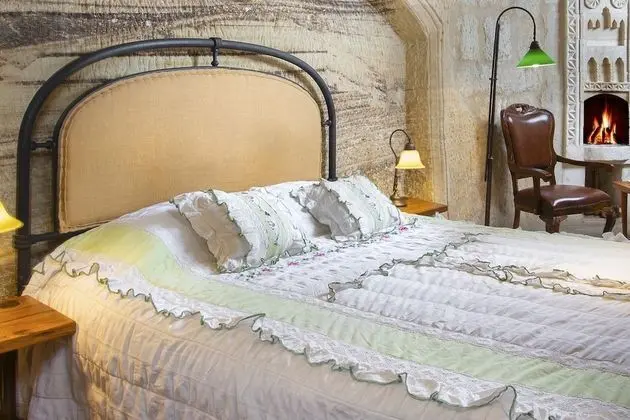 Junior Cave Suite