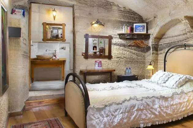Junior Cave Suite