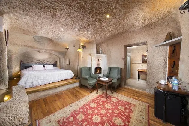 Junior Cave Suite