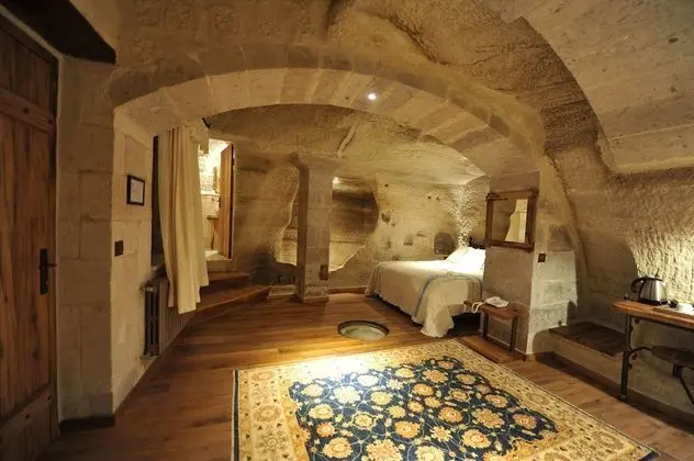 Superior Cave Suite