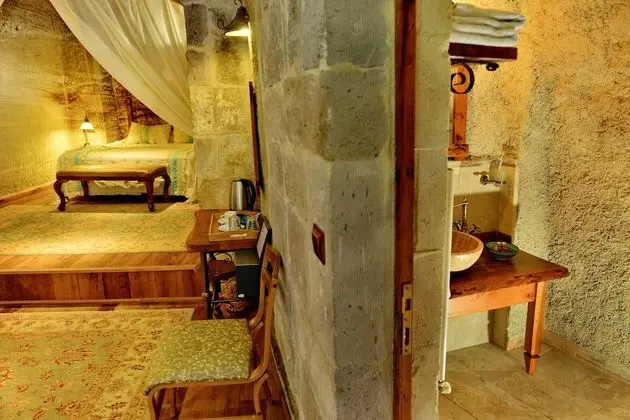 Superior Cave Suite