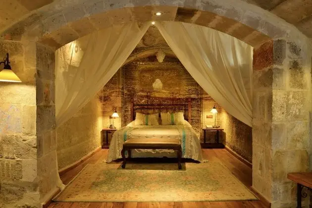 Superior Cave Suite