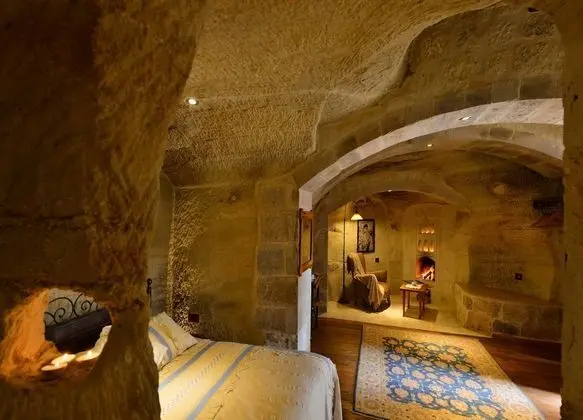 Superior Cave Suite