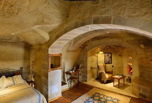 Superior Cave Suite