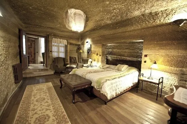 Superior Cave Suite