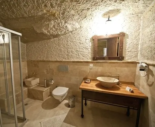 Superior Cave Suite