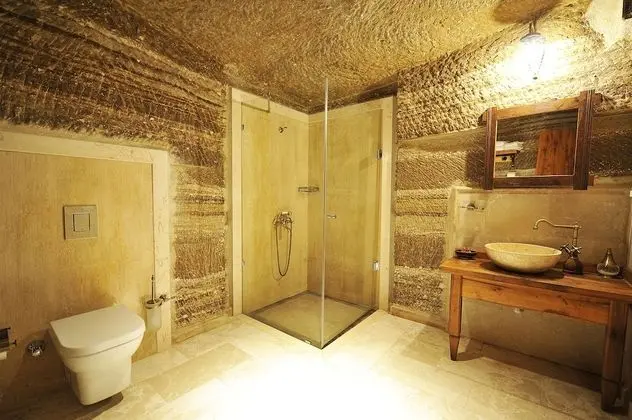 Superior Cave Suite