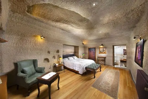 Superior Cave Suite