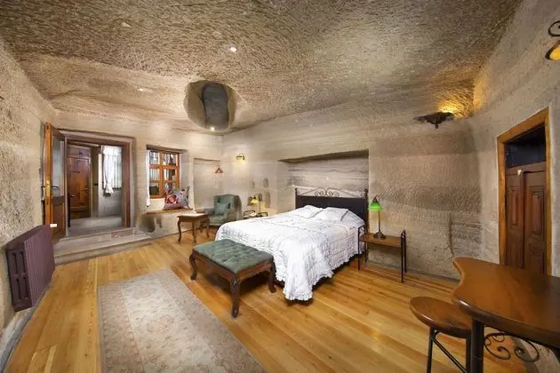 Superior Cave Suite