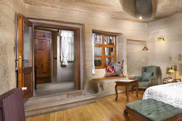 Superior Cave Suite