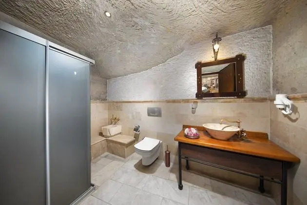 Superior Cave Suite