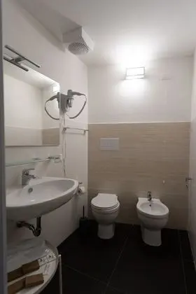 Exclusive Tek Büyük Yataklı Oda