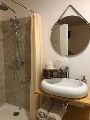 Basic Tek Büyük Yataklı Oda, Tepe Manzaralı (2)
