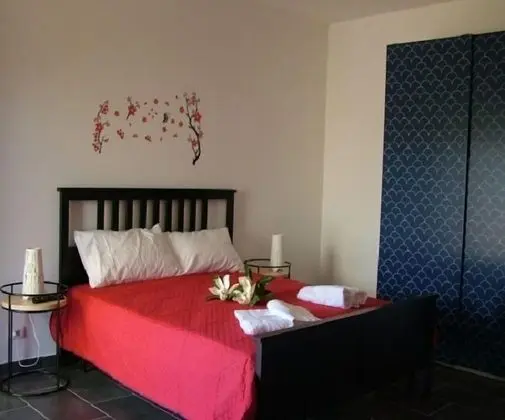 Family Oda, Bahçe Manzaralı (Orchidea)