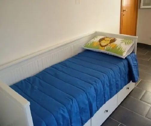 Family Oda, Bahçe Manzaralı (Orchidea)