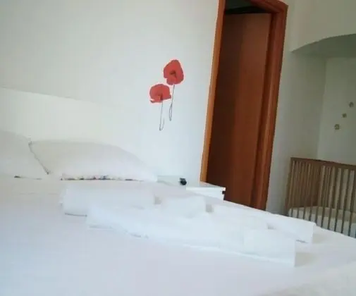 Tek Büyük Yataklı Oda, Havuz Manzaralı (Giglio)