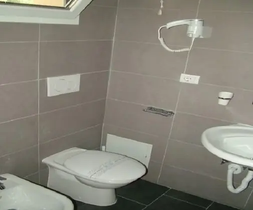 Tek Büyük Yataklı Oda, Havuz Manzaralı (Giglio)