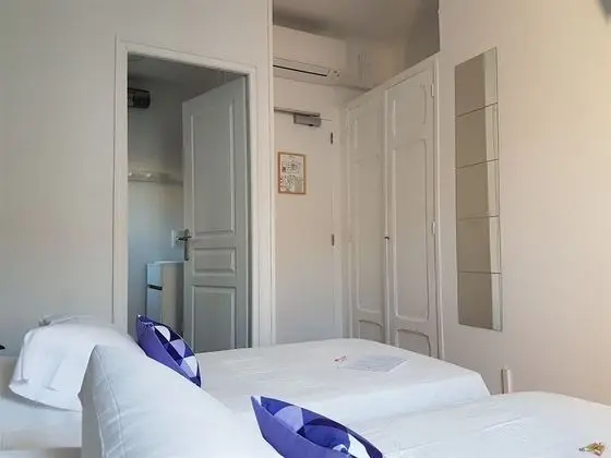 Standard Tek Büyük veya İki Ayrı Yataklı Oda, Özel Banyo (Fenêtre)