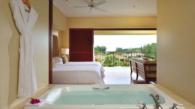 Club Oda, Sigara İçilmez (Sunset View Adult Only 13 or over)