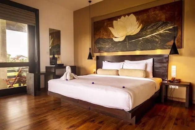 Suite with Private Terrace & Jacuzzi Includes Free Airport pick-up or drop-off