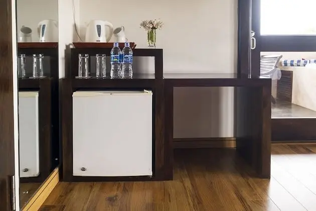 Suite with Private Terrace & Jacuzzi Includes Free Airport pick-up or drop-off