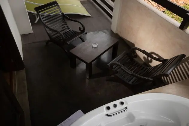 Suite with Private Terrace & Jacuzzi Includes Free Airport pick-up or drop-off