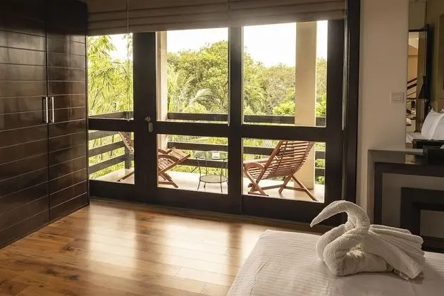 Suite with Private Terrace & Jacuzzi Includes Free Airport pick-up or drop-off
