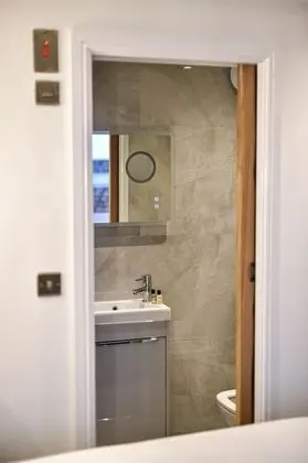 Basic Tek Büyük Yataklı Oda
